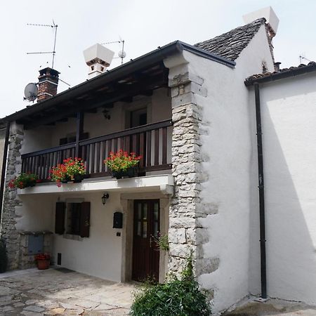 Casa Vacanze Alenka Borgo Grotta Gigante Bagian luar foto