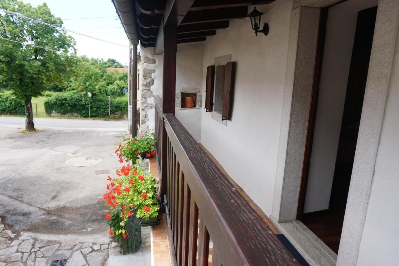 Casa Vacanze Alenka Borgo Grotta Gigante Bagian luar foto